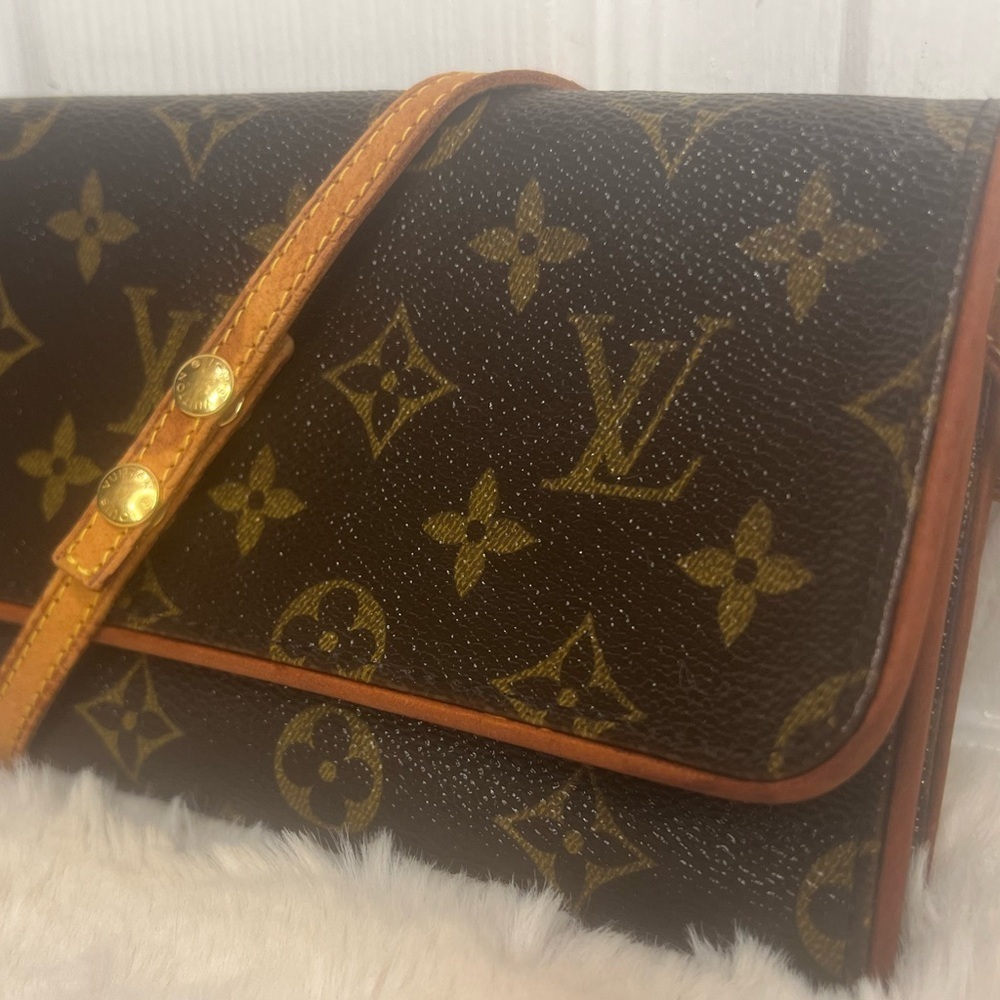 LOUIS VUITTON PARIS POCHETTE MONOGRAM TWIN GM 2 WAY SHOULDER/CROSSBODY BAG - Picture 2 of 16